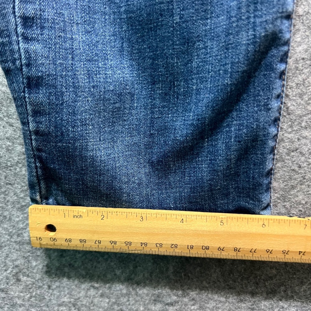 Levi's Boyfriend Jeans Women's Size 32 Light Wash Denim Relaxed Fit Casual 32x27 - Picture 4 of 9